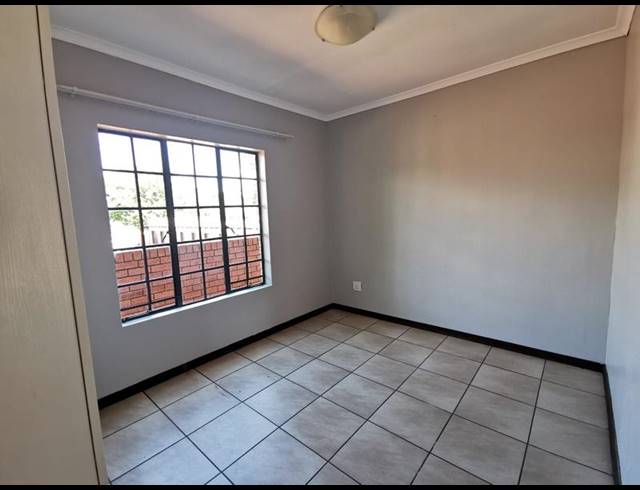 2 BEDROOM TOWNHOUSE FOR SALE IN MEYERTON CENTRAL